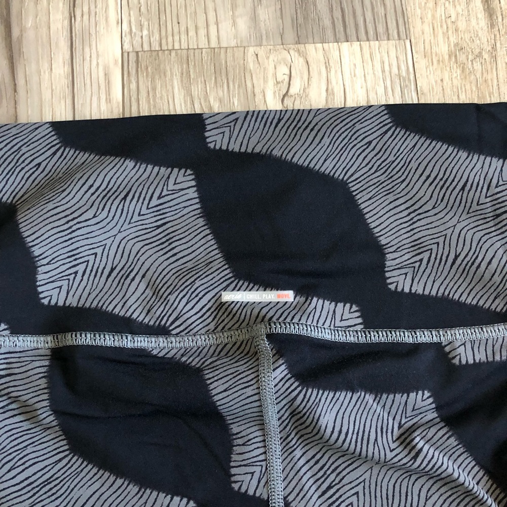 aerie Chill. Play. Move. Gray/Black Leggings. - Picture 4 of 10